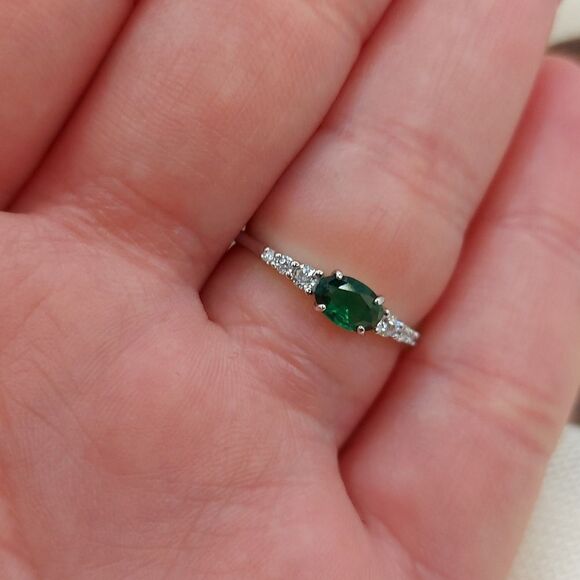 925 Sterling Silver Green Oval CZ ring - Picture 5 of 10